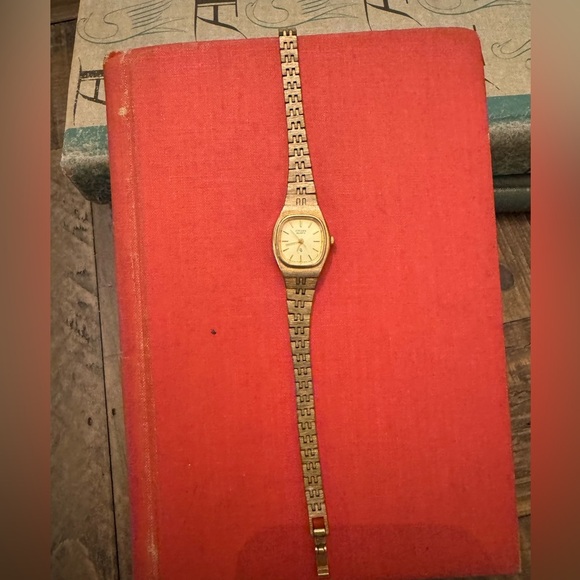 Vintage Citizen Quartz Women’s Wrist Watch (4031-899121) - Picture 7 of 11